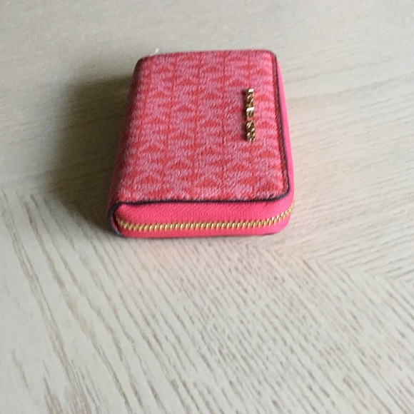 Michael Kors Jet Set Sangria Card Case - Picture 2 of 11